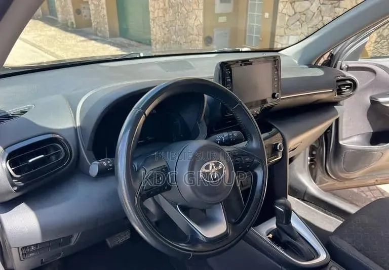 Toyota Yaris Cross 2023 Gris