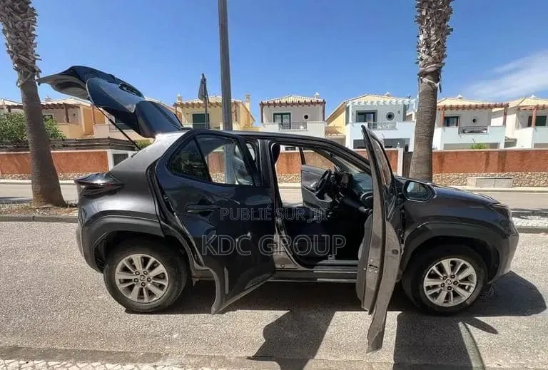 Toyota Yaris Cross 2023 Gris