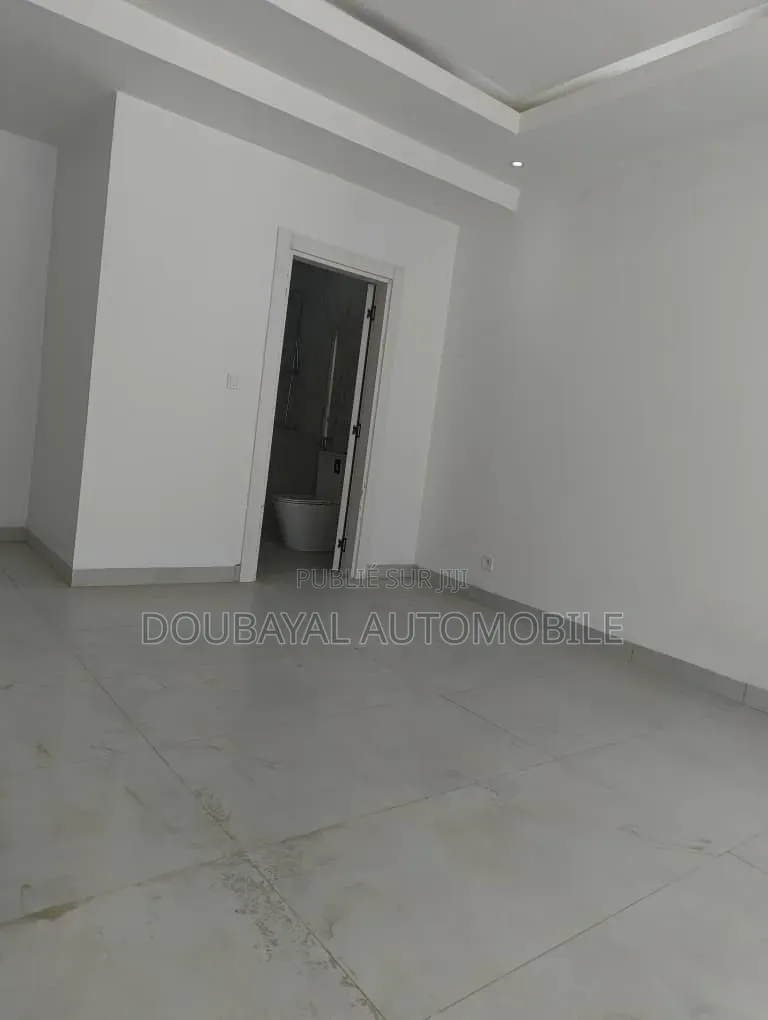 3chbre Appartement dans Vdn Cité Cpi, Mermoz Sacré-Cœur à Vendre