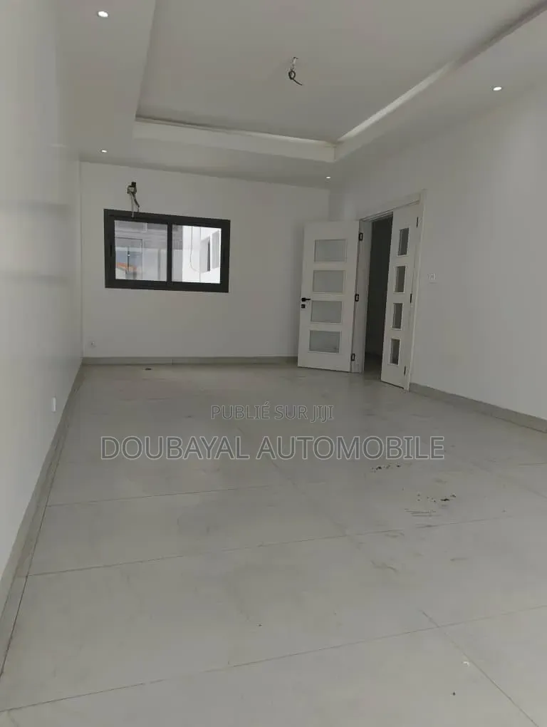 3chbre Appartement dans Vdn Cité Cpi, Mermoz Sacré-Cœur à Vendre