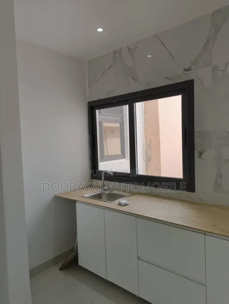 3chbre Appartement dans Vdn Cité Cpi, Mermoz Sacré-Cœur à Vendre