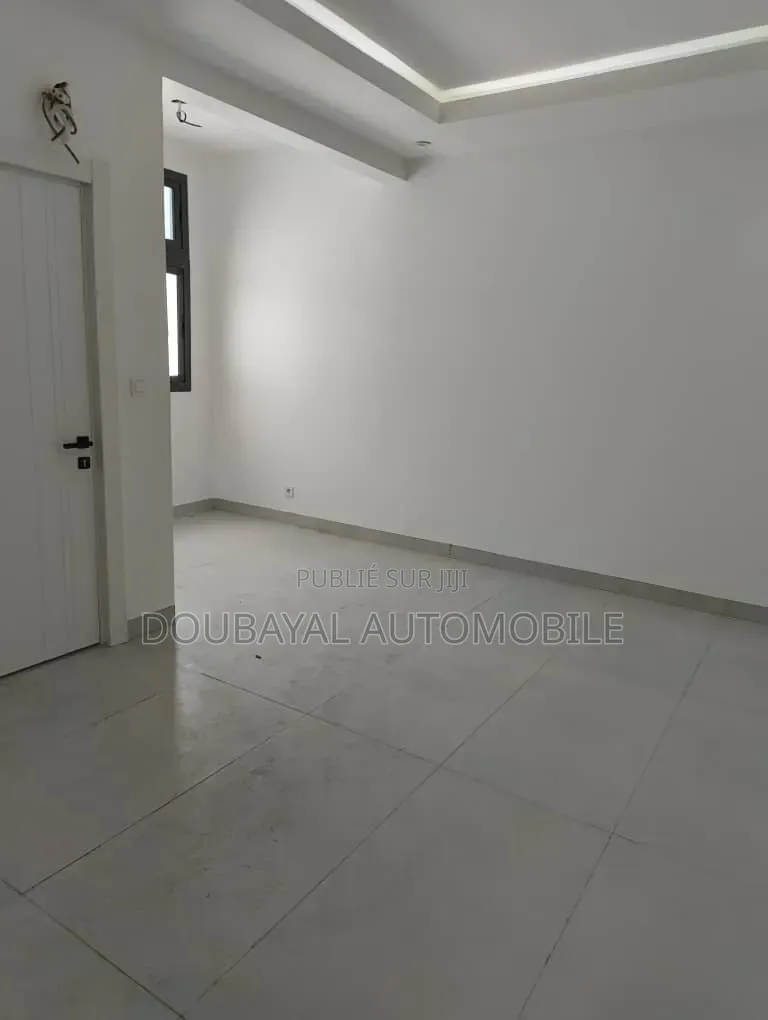 3chbre Appartement dans Vdn Cité Cpi, Mermoz Sacré-Cœur à Vendre