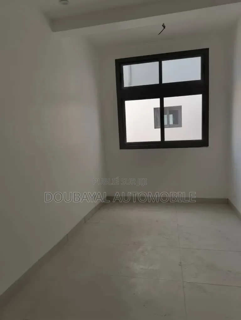 3chbre Appartement dans Vdn Cité Cpi, Mermoz Sacré-Cœur à Vendre