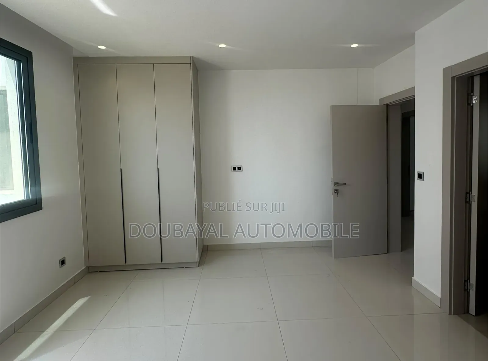 3chbre Appartement dans Sacré Coeur 🏡🏡🏡🏡🏡 à Vendre
