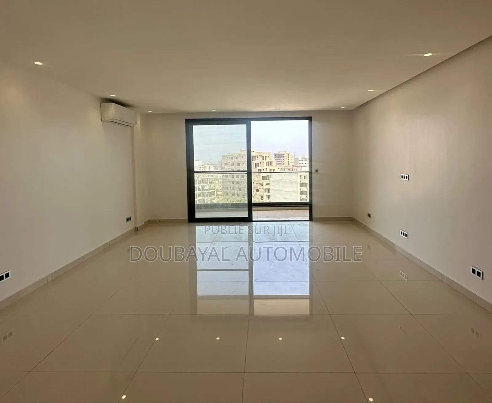 3chbre Appartement dans Sacré Coeur 🏡🏡🏡🏡🏡 à Vendre