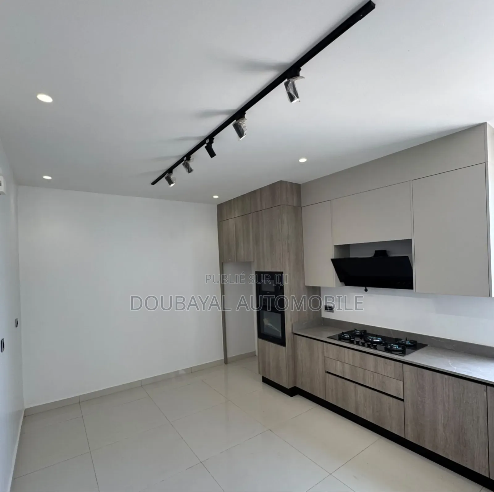 3chbre Appartement dans Sacré Coeur 🏡🏡🏡🏡🏡 à Vendre