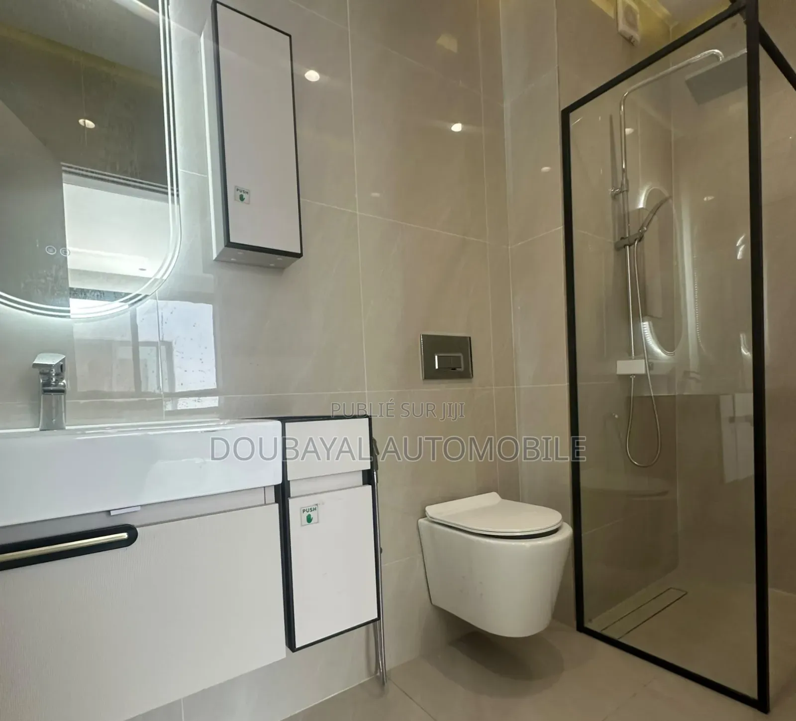 3chbre Appartement dans Sacré Coeur 🏡🏡🏡🏡🏡 à Vendre