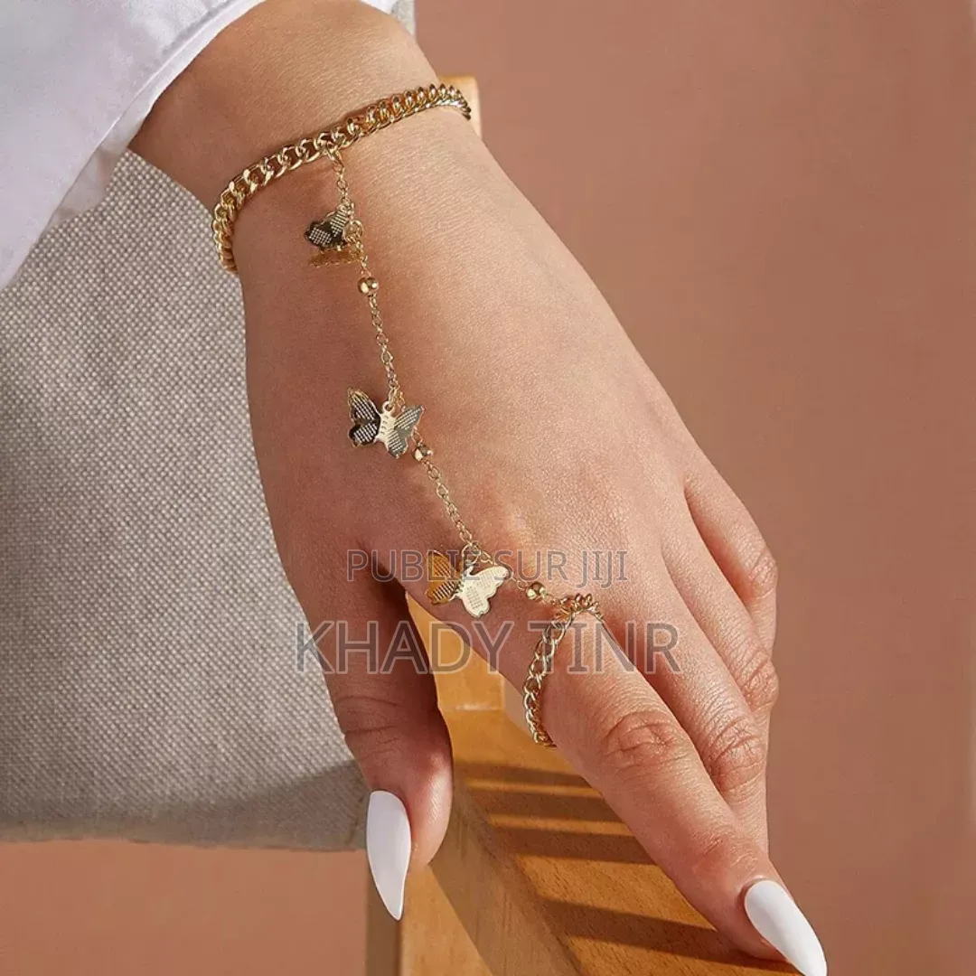 Des Chaînes Et Des Bracelets Brachare