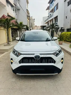 Toyota RAV4 XLE Premium 2021 Blanc
