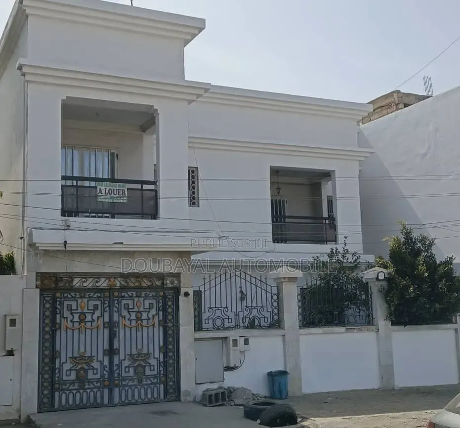 5chbre Villa dans Vdn, Mermoz Sacré-Cœur à Vendre