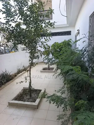 5chbre Villa dans Vdn, Mermoz Sacré-Cœur à Vendre