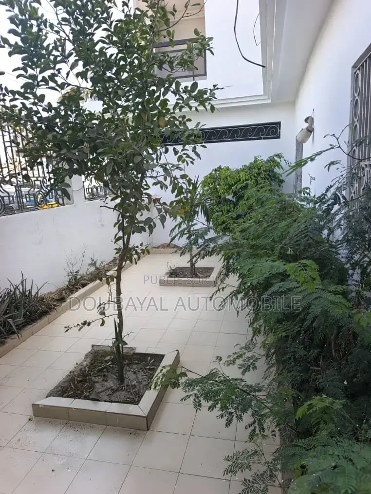 5chbre Villa dans Vdn, Mermoz Sacré-Cœur à Vendre