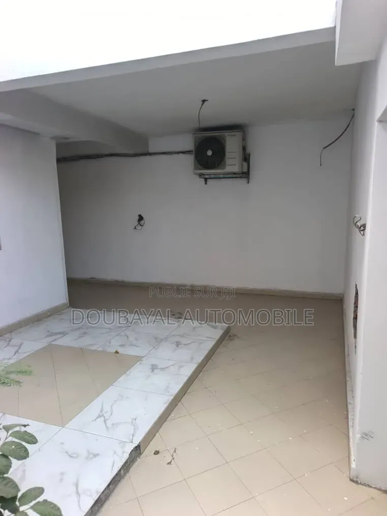 5chbre Villa dans Vdn, Mermoz Sacré-Cœur à Vendre