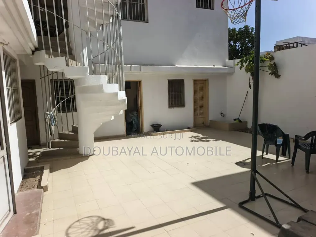 5chbre Villa dans Vdn, Mermoz Sacré-Cœur à Vendre