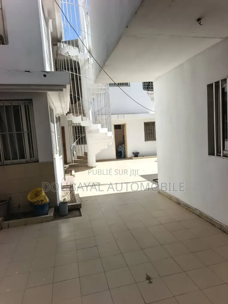 5chbre Villa dans Vdn, Mermoz Sacré-Cœur à Vendre