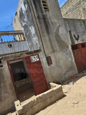 4chbre Villa dans Grand Mbour, Thiès Sud à Vendre