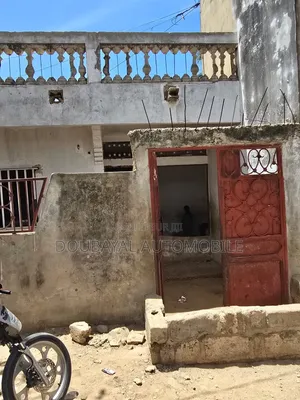4chbre Villa dans Grand Mbour, Thiès Sud à Vendre