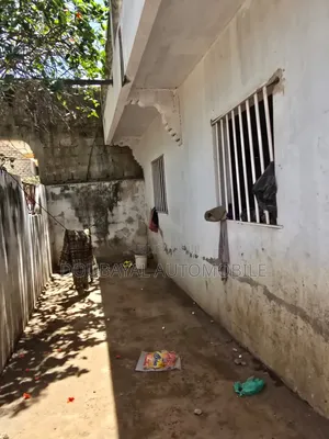 4chbre Villa dans Grand Mbour, Thiès Sud à Vendre