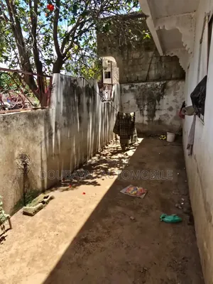 4chbre Villa dans Grand Mbour, Thiès Sud à Vendre