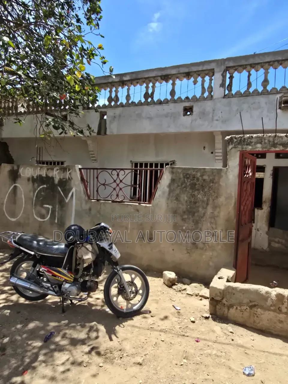 4chbre Villa dans Grand Mbour, Thiès Sud à Vendre