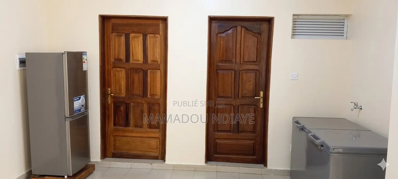 6chbre Villa dans R+2, Guediawaye à Vendre