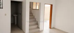 6chbre Villa dans R+2, Guediawaye à Vendre