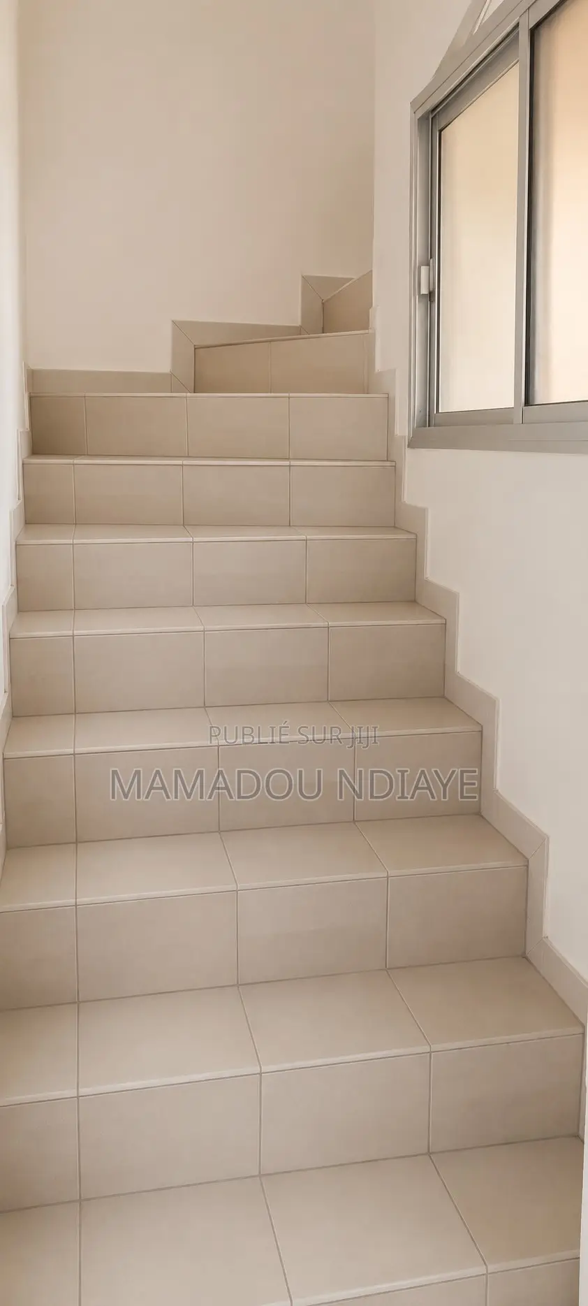 6chbre Villa dans R+2, Guediawaye à Vendre