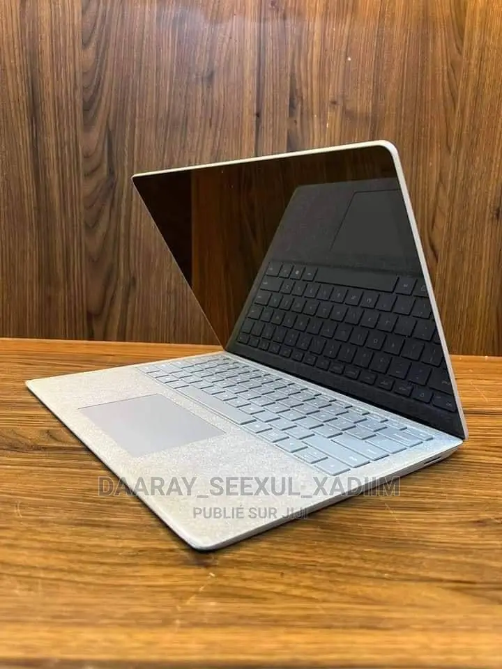 New Microsoft Surface Laptop 2 16GB Intel Core I7 SSD 512GB