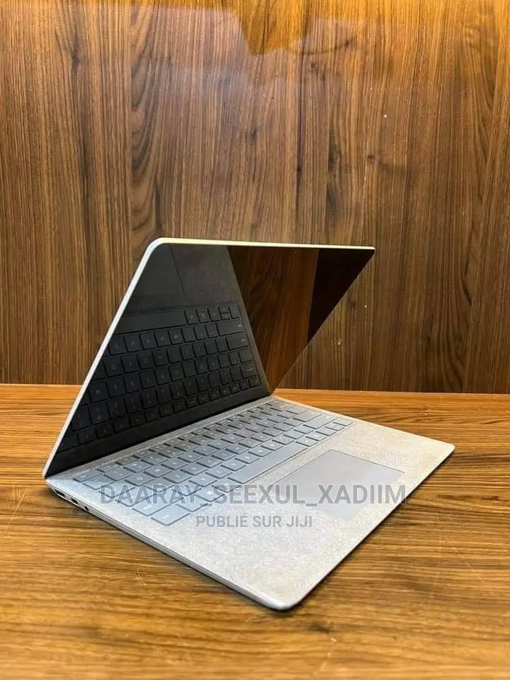 New Microsoft Surface Laptop 2 16GB Intel Core I7 SSD 512GB