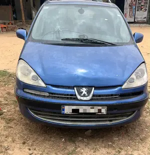 Peugeot 807 2008 Rouge