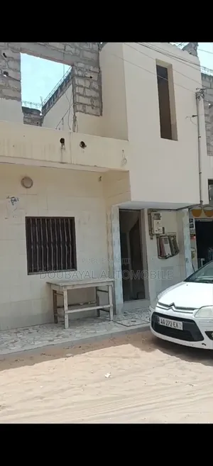 3chbre Villa dans Nord Foire, Dakar Plateau à Vendre