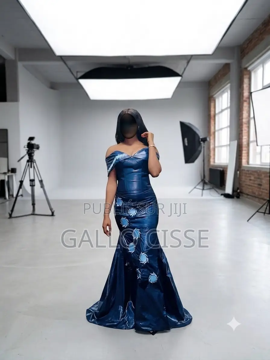Magnifique Robe De Soirée en Bazin Bleu Nuit