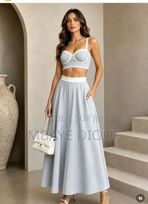 Ensemble Jupe Et Bijoutier