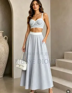 Ensemble Jupe Et Bijoutier