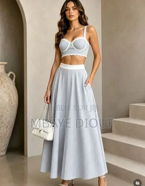 Ensemble Jupe Et Bijoutier