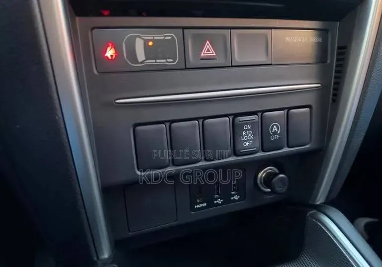 Mitsubishi L200 2021 Gris