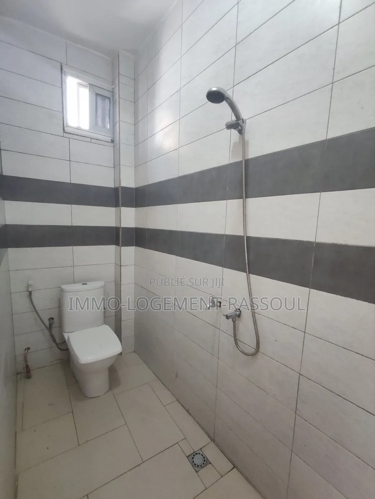 1chbre Appartement dans , Yoff à Louer