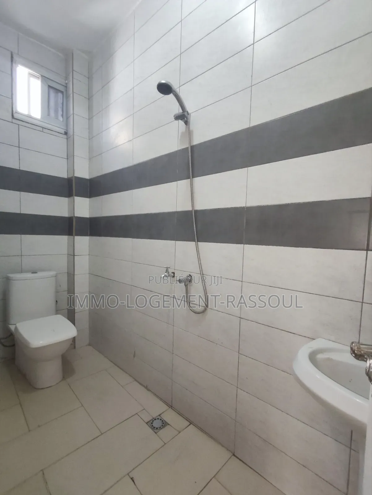 1chbre Appartement dans , Yoff à Louer