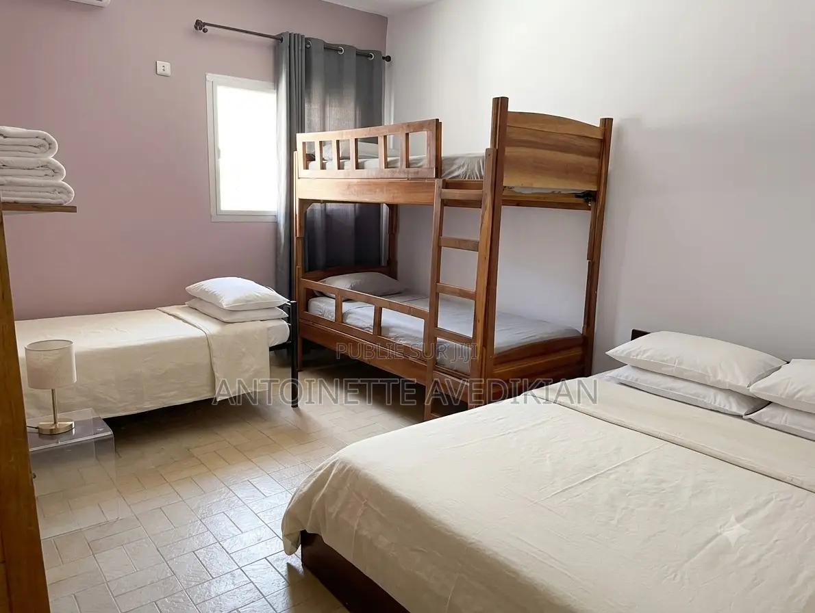 Meublé 5chbre Villa dans Thiès Sud à Vendre