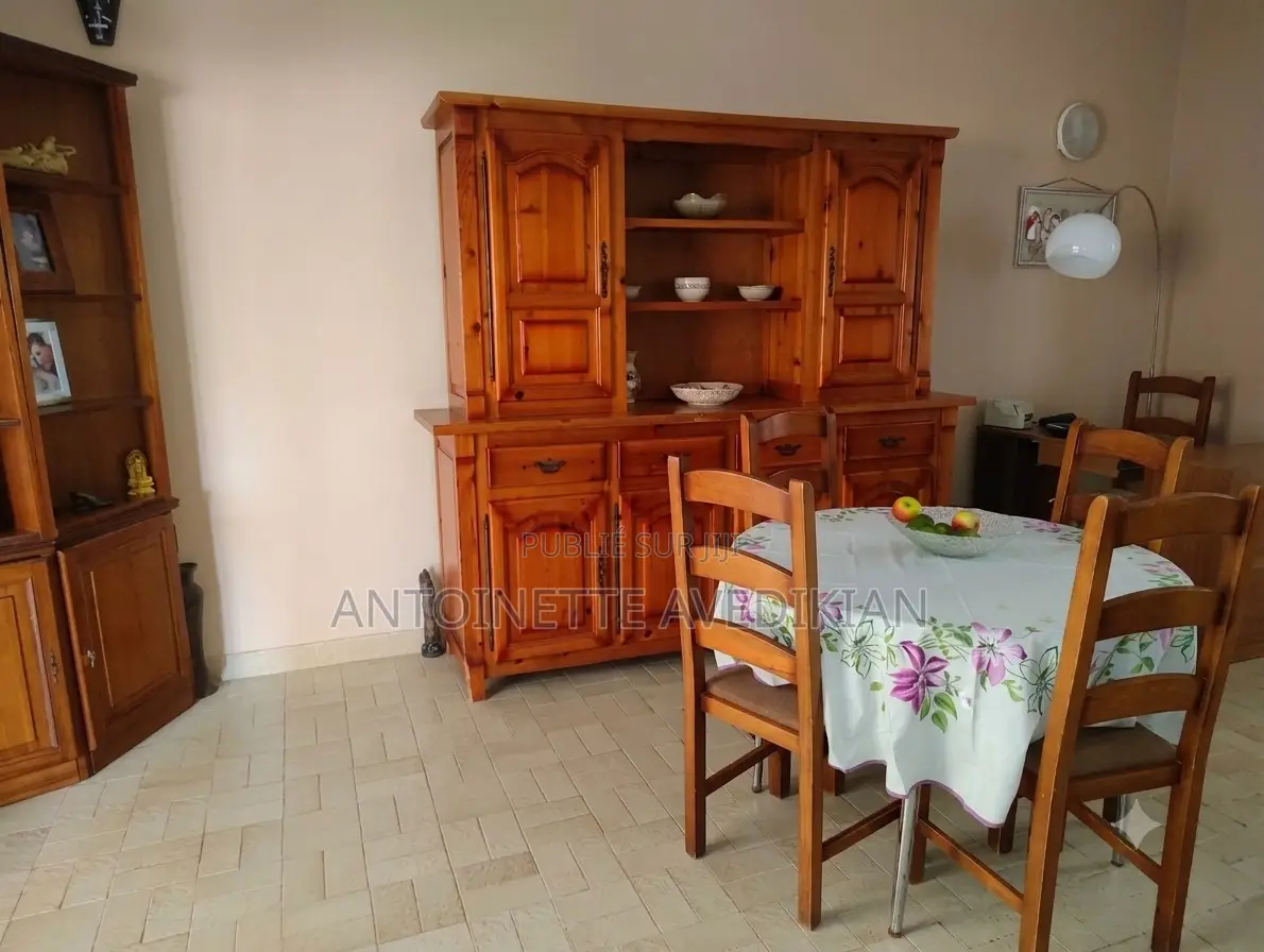 Meublé 5chbre Villa dans Thiès Sud à Vendre