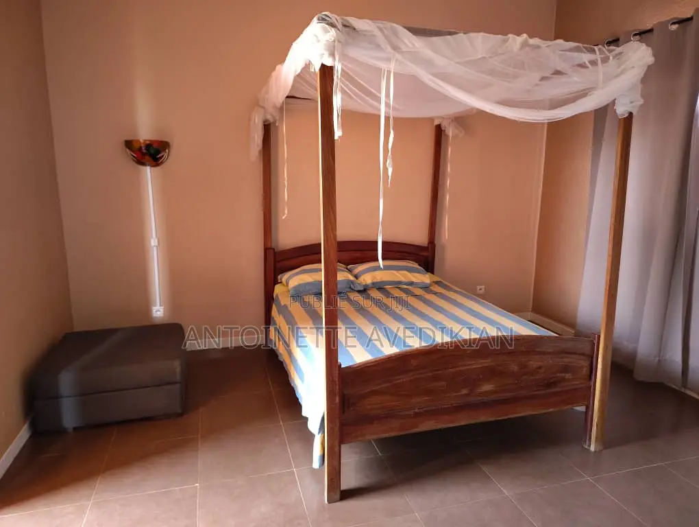 Auberge À Vendre À Joal