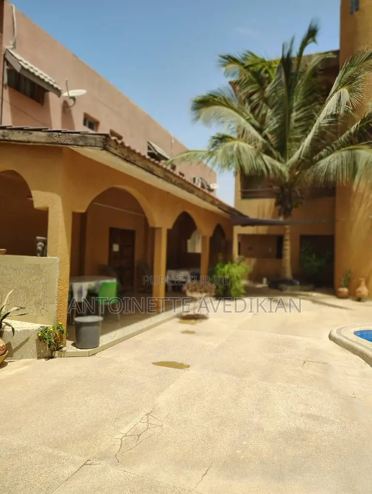 Auberge À Vendre À Joal