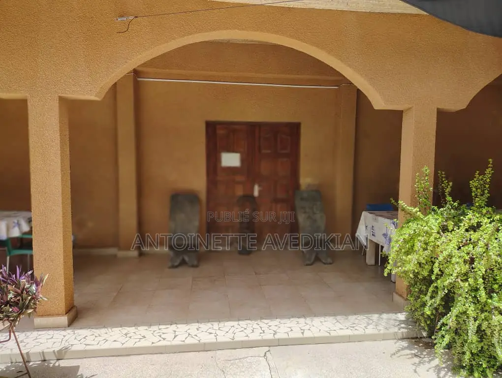 Auberge À Vendre À Joal