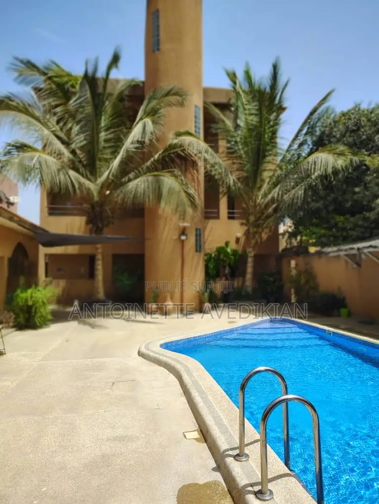 Auberge À Vendre À Joal