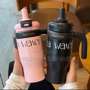 Gourde Isotherme Tumbler Avec Poignée Et Paille – (750ml / 900ml)