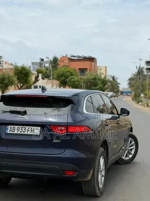 Jaguar F-Pace 2017 Bleu