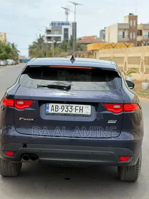 Jaguar F-Pace 2017 Bleu