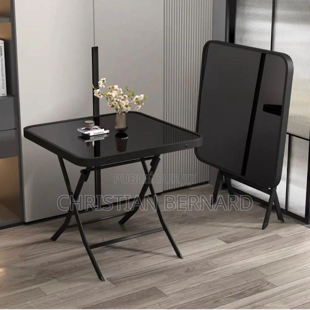 Table Pliable en Verre Noir Et Structure en Métal Noir