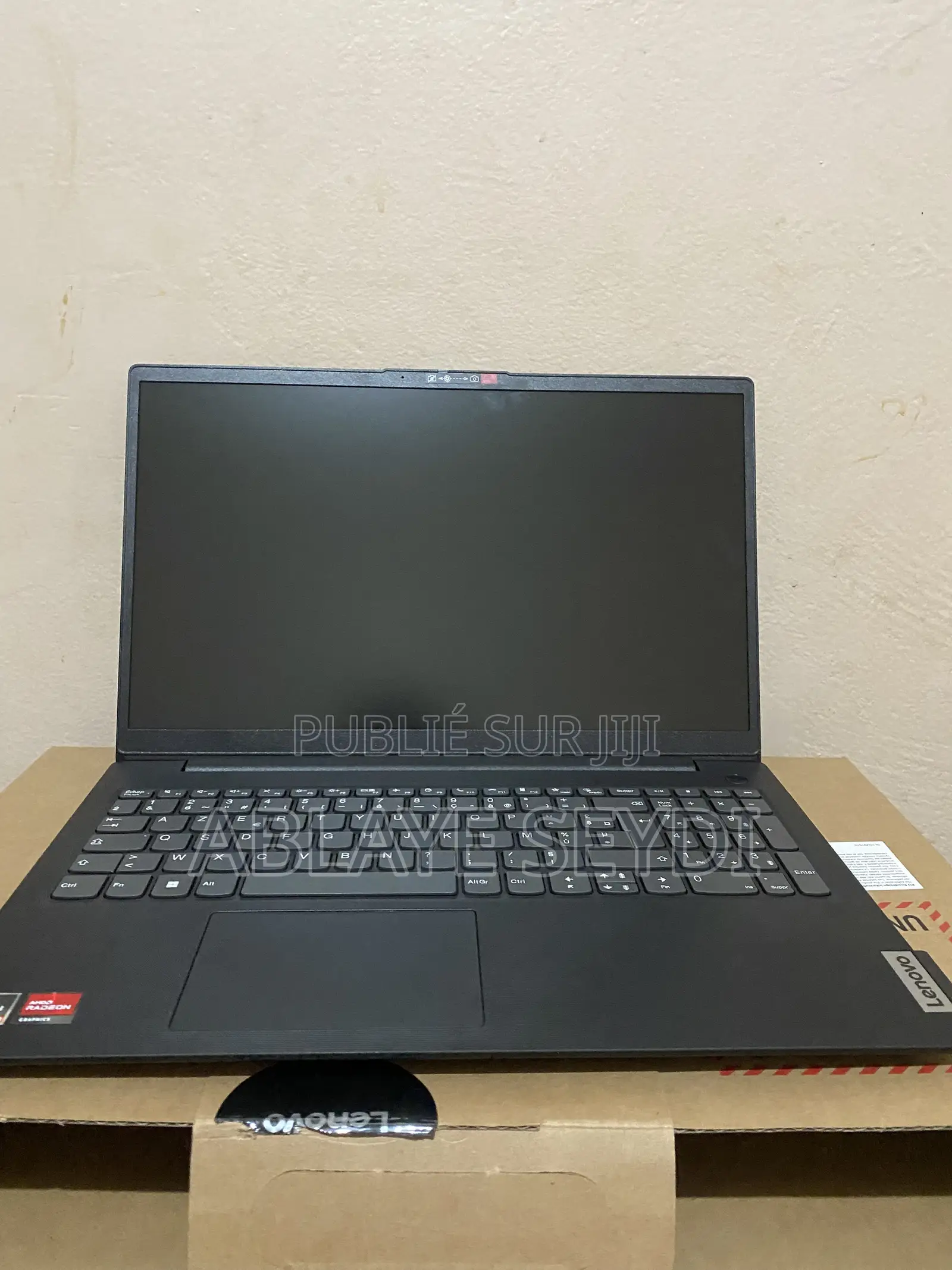 Nouveau Ordinateur portable Lenovo V15 8GB AMD Ryzen 3 SSD 512GB