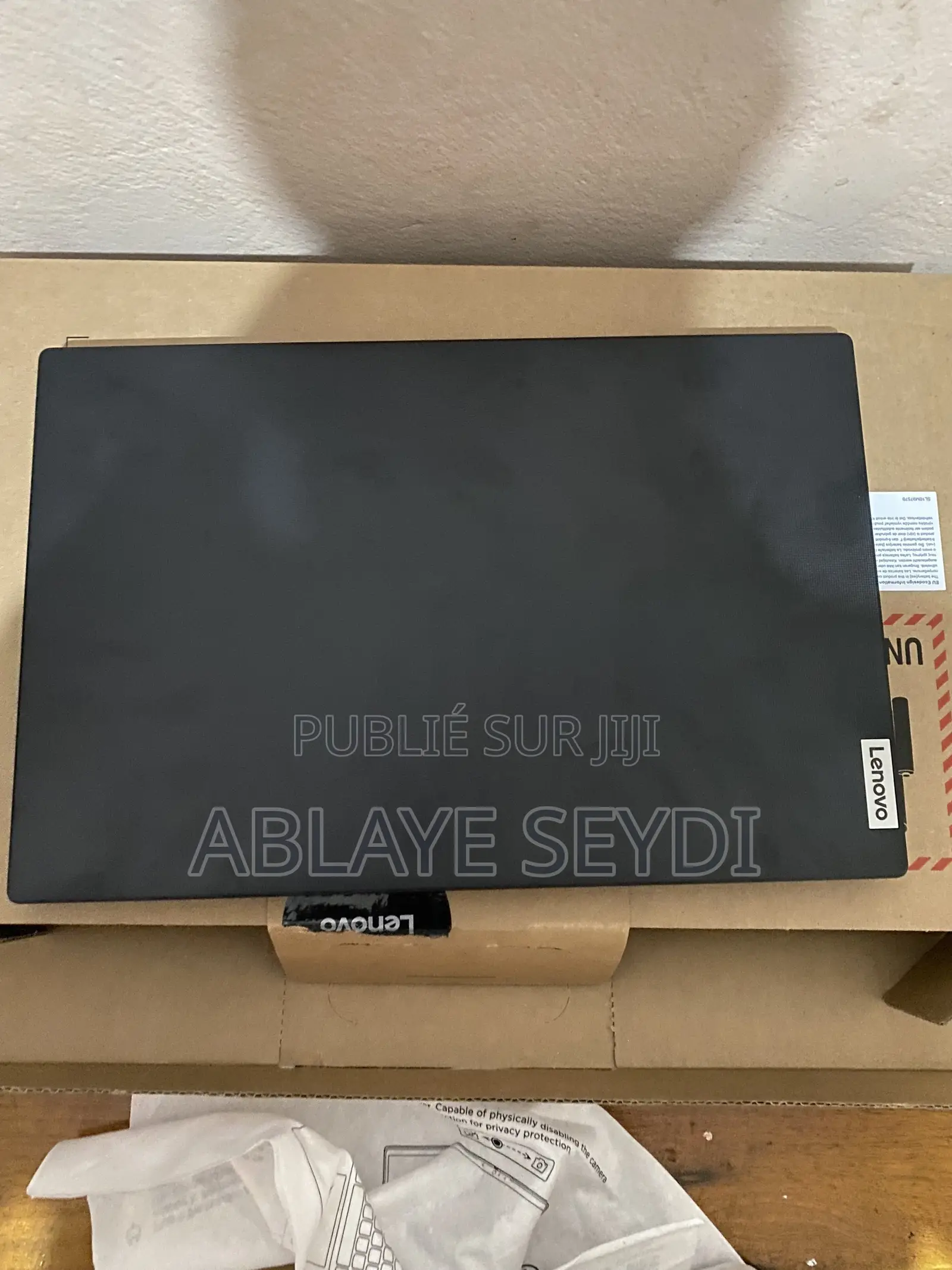 Nouveau Ordinateur portable Lenovo V15 8GB AMD Ryzen 3 SSD 512GB